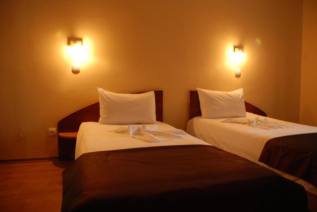 Hotel Liliacul Cluj-Napoca Habitación foto